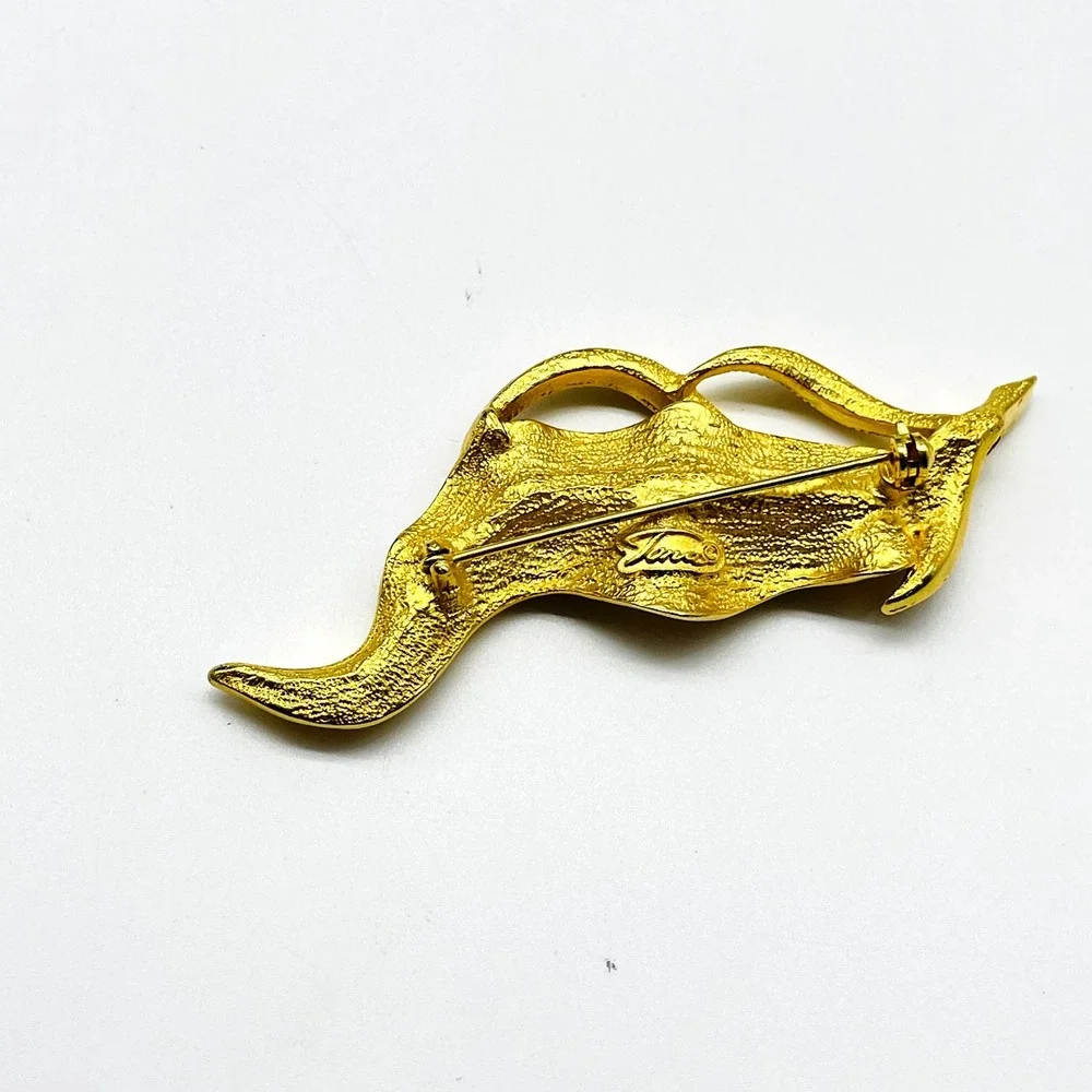 Signed Tara Gold Tone Abstract Leaf Brooch Pin Openwork Vintage Modernist